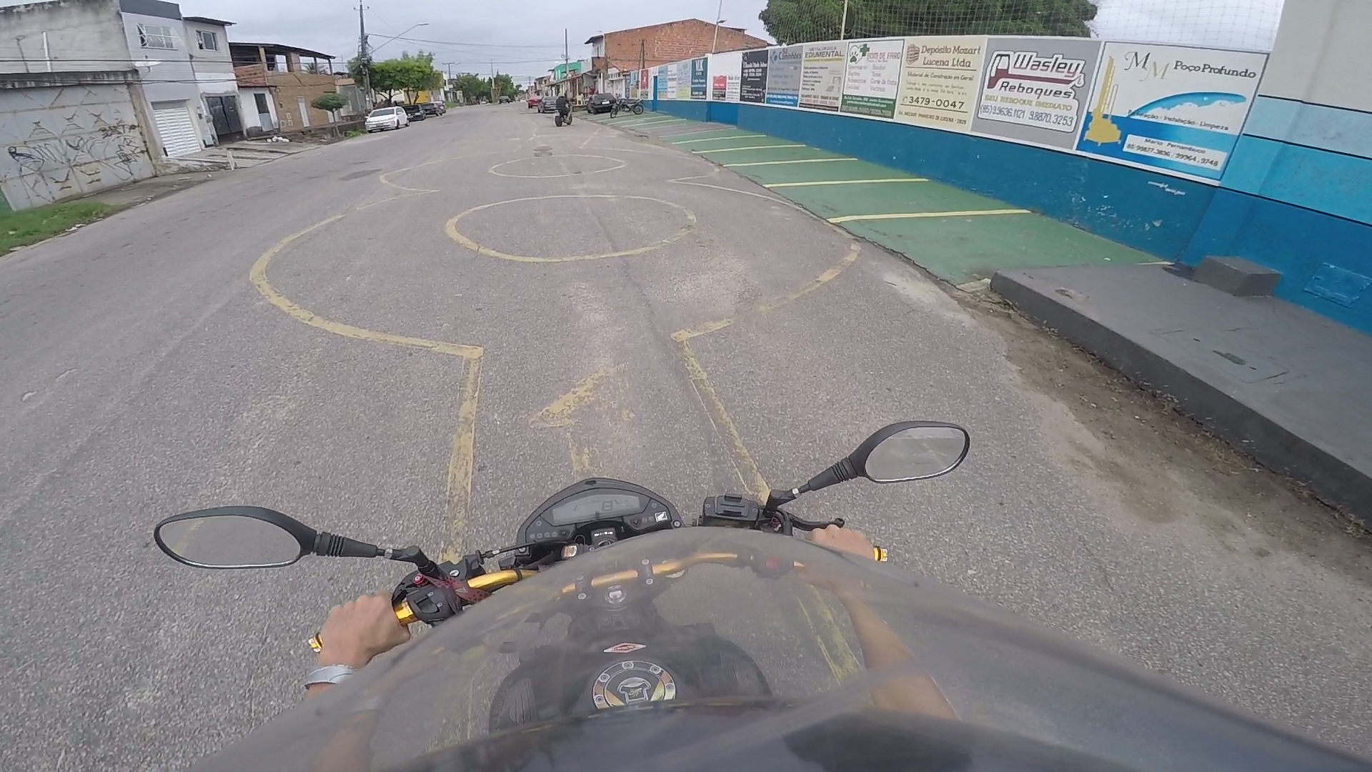 http://videos.introcdc.com/Canal/MotoVlog/Serjona/Pista Auto Escola/GOPR4534.00_01_10_22.Quadro002.png